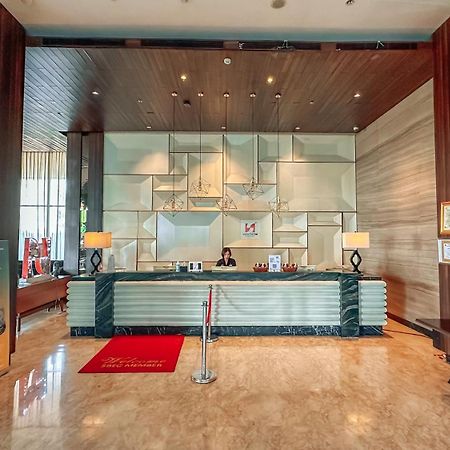 Swiss-Belinn Karawang Exterior foto
