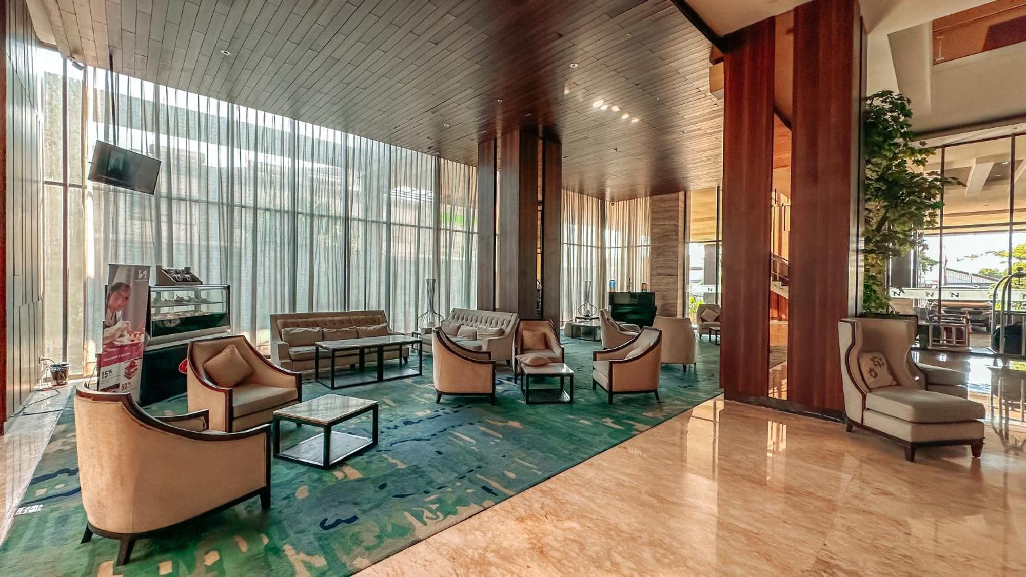 Swiss-Belinn Karawang Exterior foto