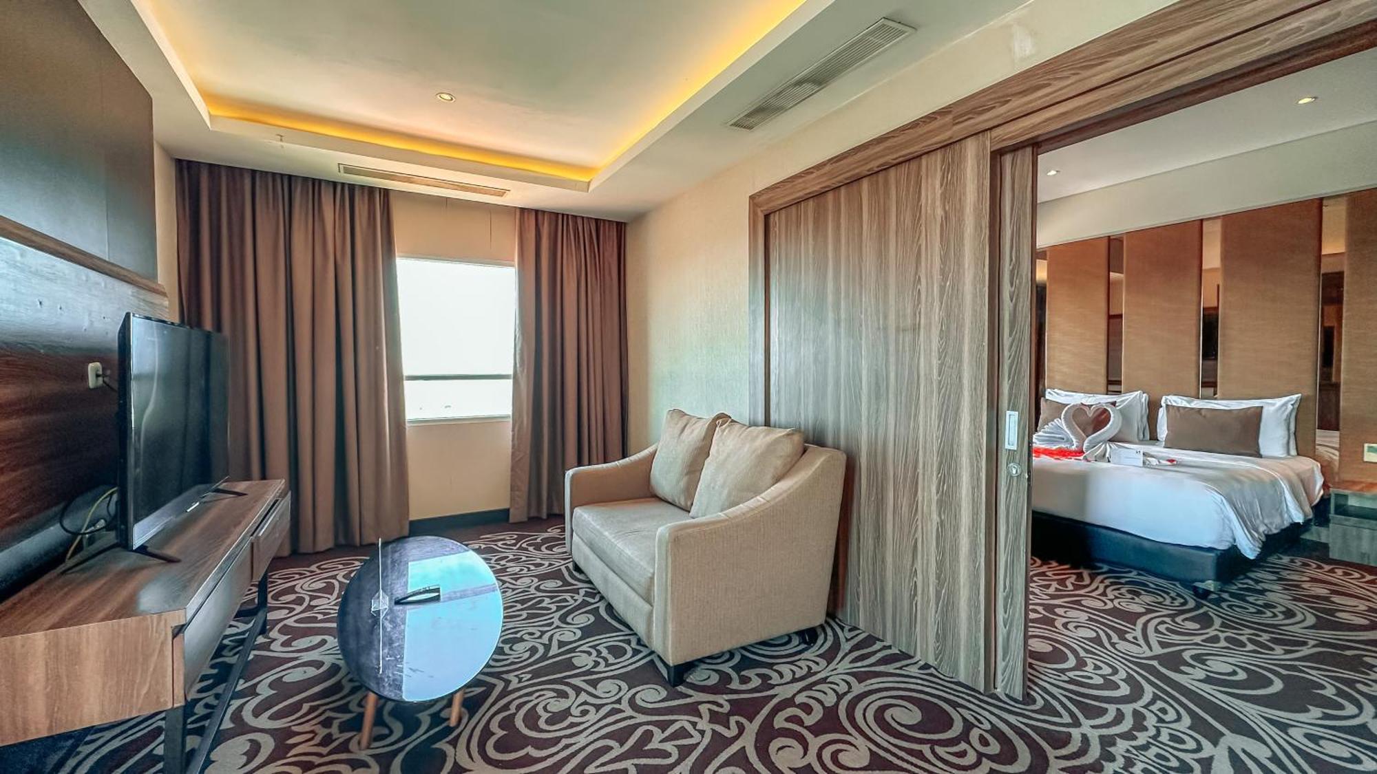 Swiss-Belinn Karawang Exterior foto