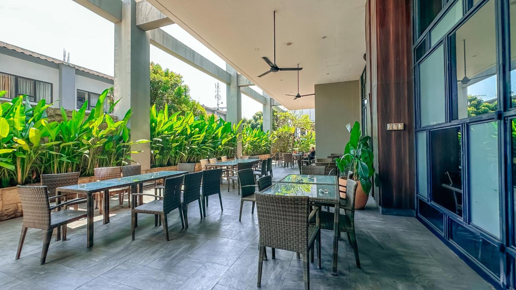 Swiss-Belinn Karawang Exterior foto