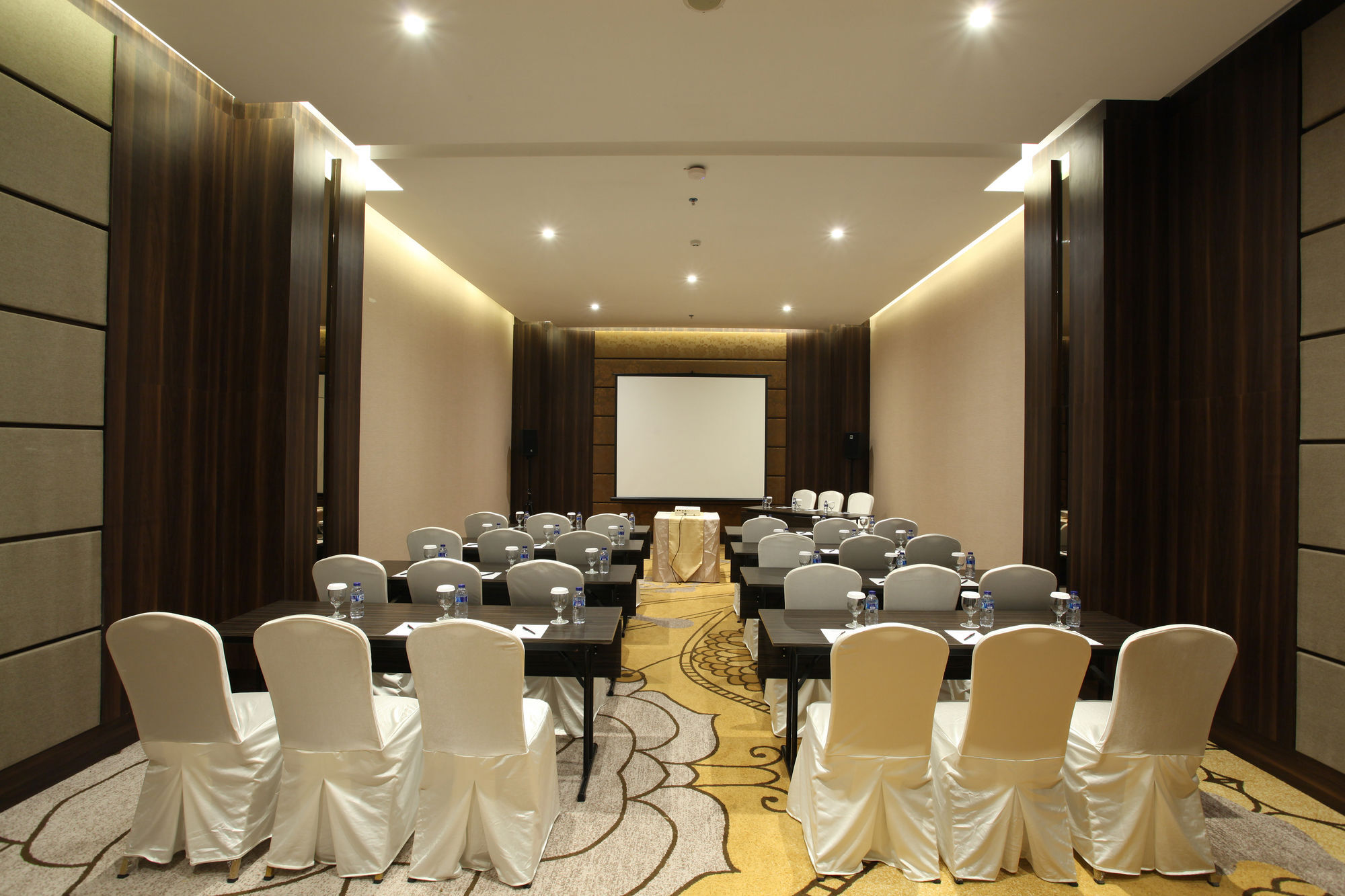 Swiss-Belinn Karawang Exterior foto