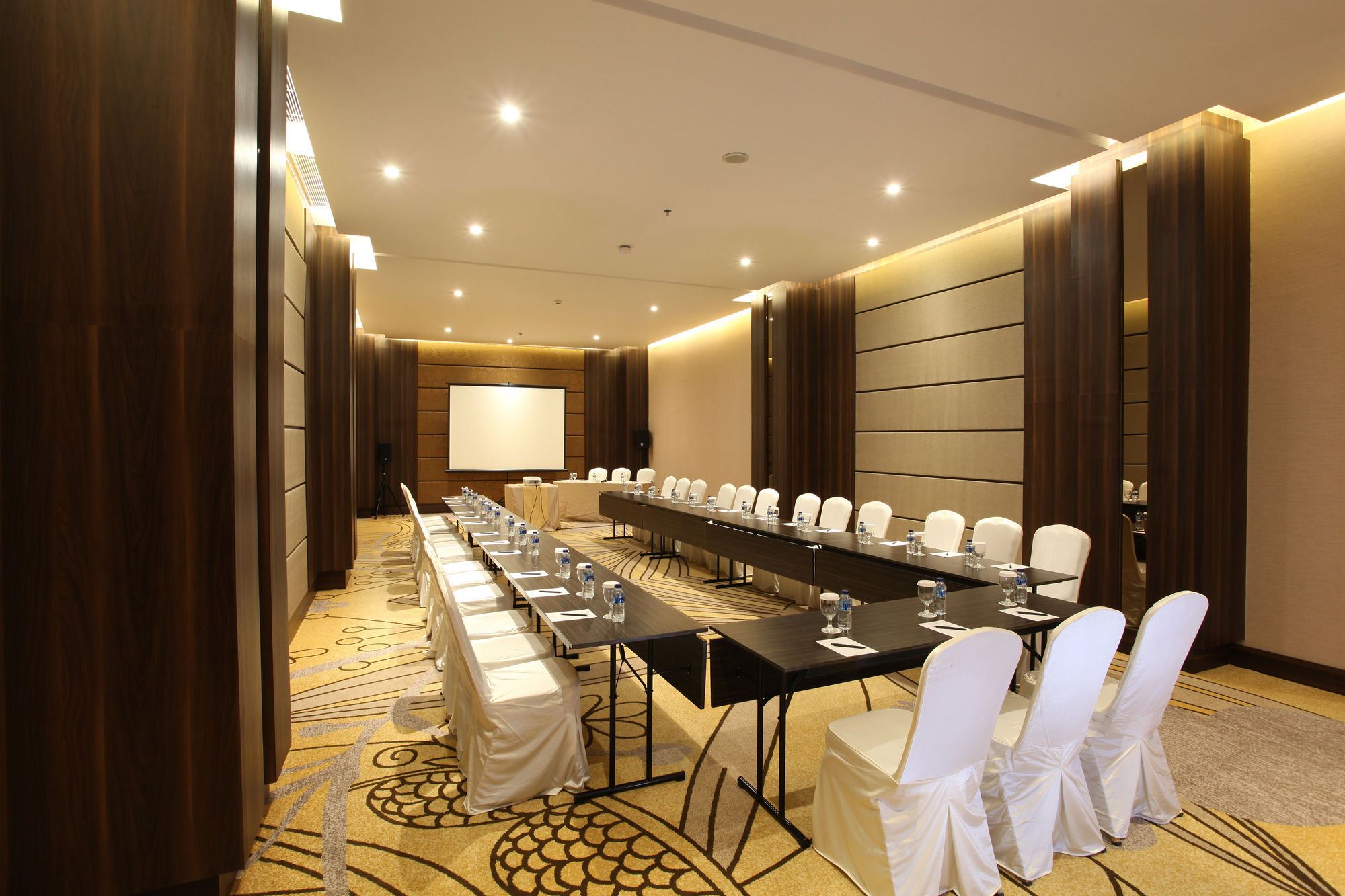 Swiss-Belinn Karawang Exterior foto